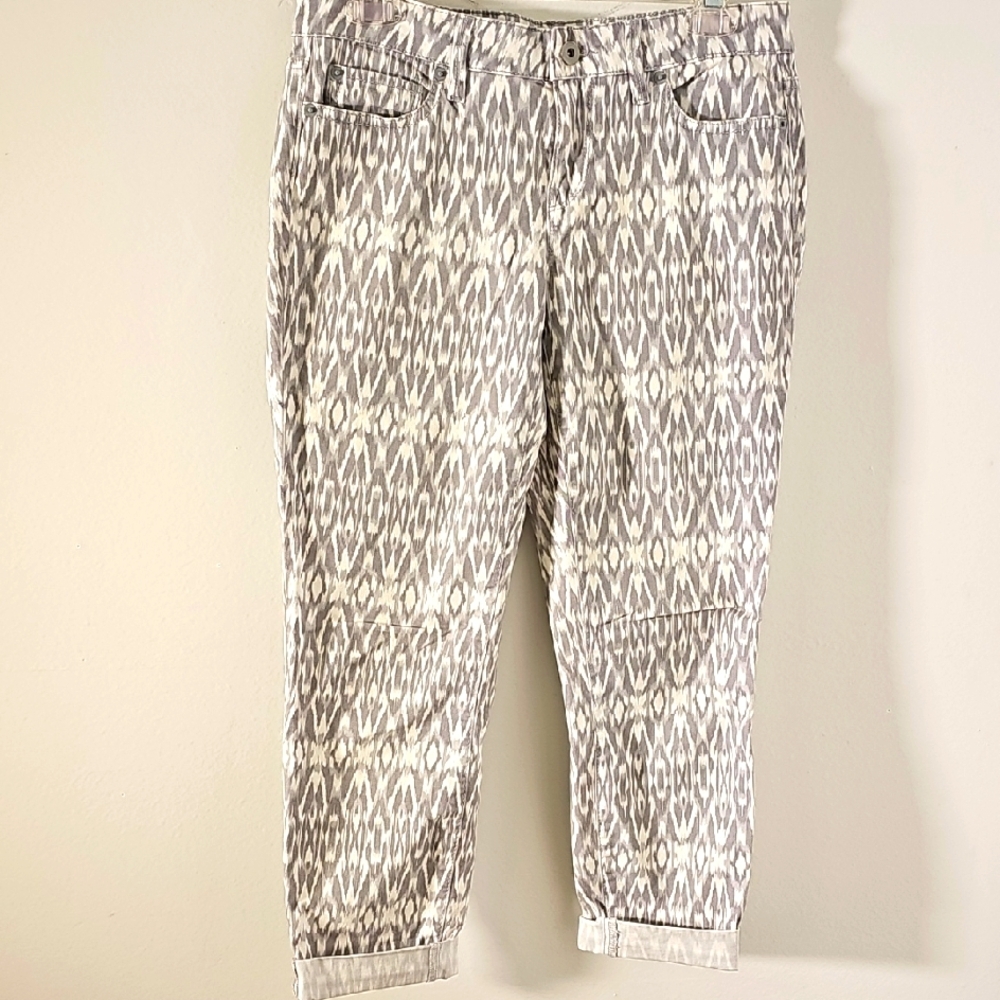 LOFT Ann Tayor Gray and White Ankle Cropped Pants. Size 4.‎